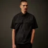 Camicia a maniche corte con bottoni in gabardina della Metropolis Series