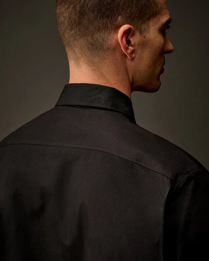 Camicia a maniche corte con bottoni in gabardina della Metropolis Series