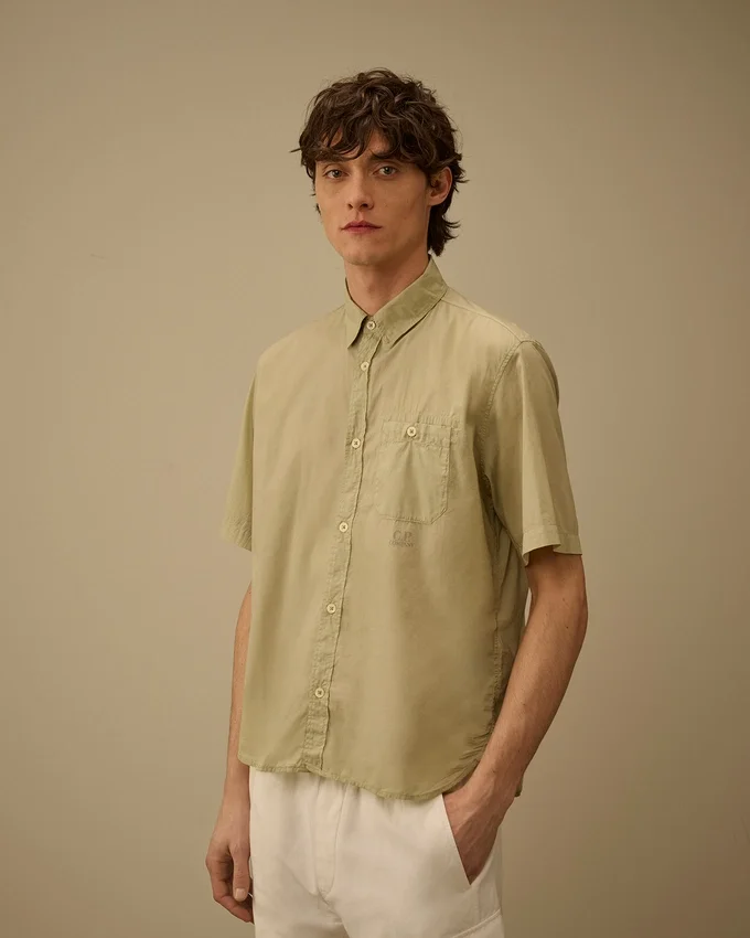 Camicia a maniche corte con bottoni in mussola leggera