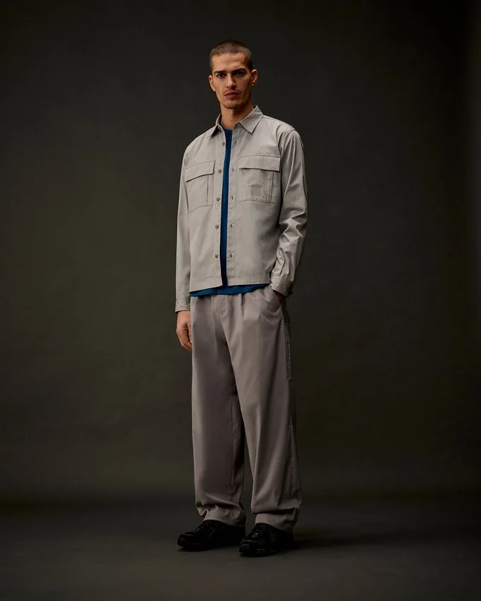 Camicia a maniche lunghe con bottoni in gabardina della Metropolis Series
