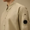 Camicia a maniche lunghe in popeline con bottoni a forma di lente