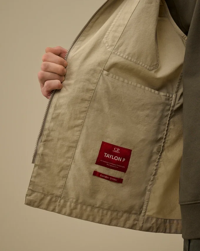 Camicia oversize Taylon P con tasche sul petto e bottoni a forma di Lens