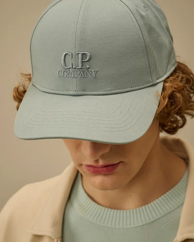 Cappellino con logo in gabardina