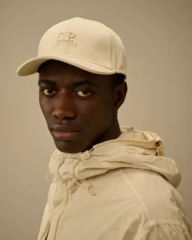 Cappellino in gabardina a contrasto
