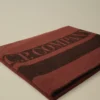 Coperta con logo in lana