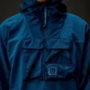 Felpa con cappuccio e mezza zip in pile elasticizzato della Metropolis Series