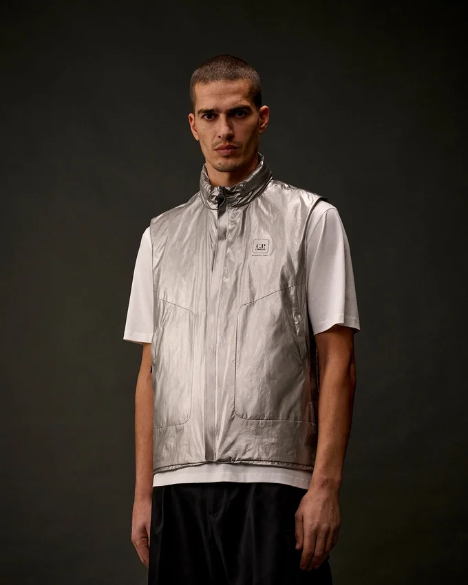 Gilet con cappuccio della Metropolis Series in Nano Titanium