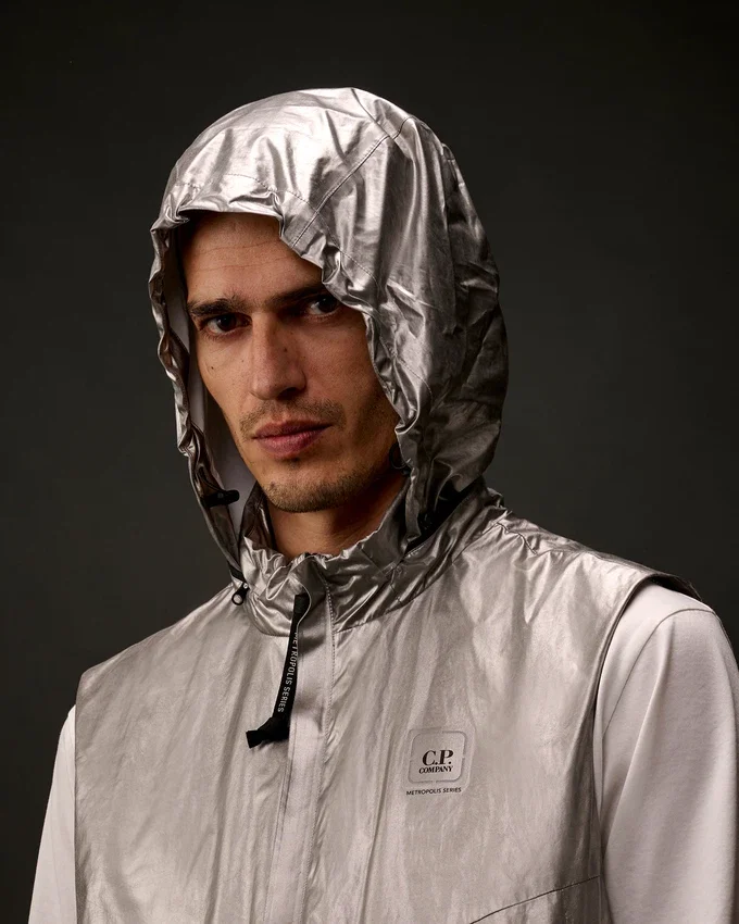 Gilet con cappuccio della Metropolis Series in Nano Titanium