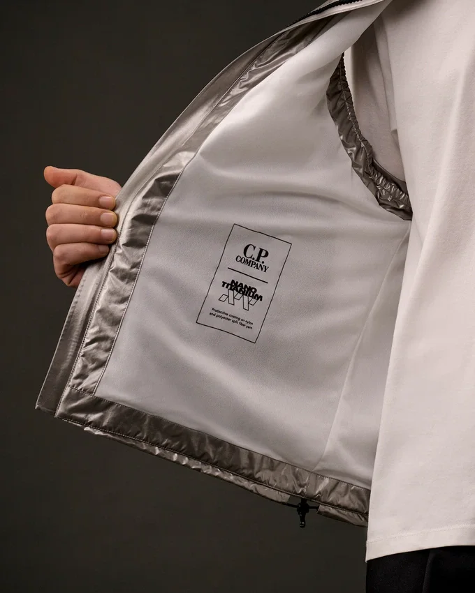 Gilet con cappuccio della Metropolis Series in Nano Titanium
