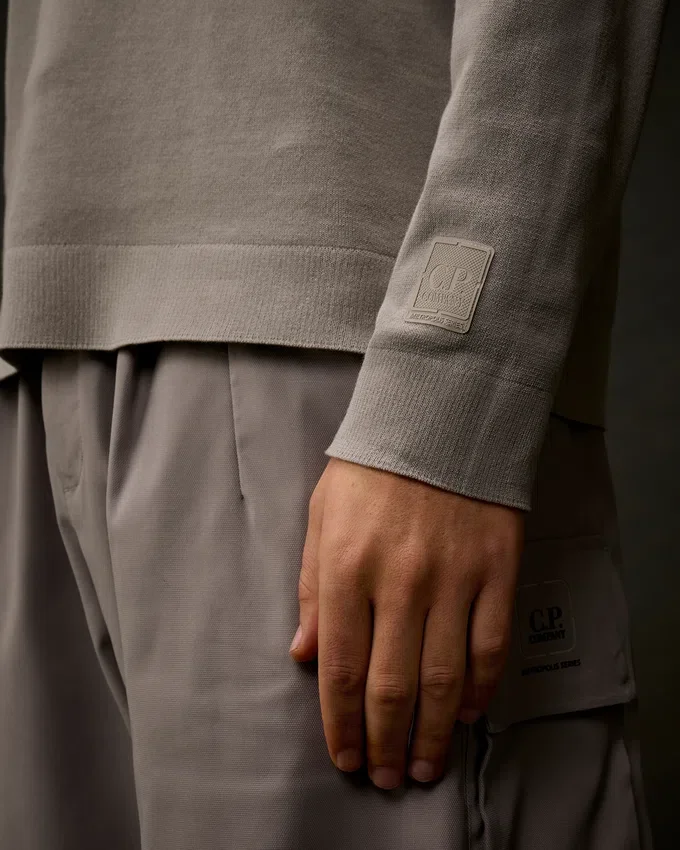 Maglione a girocollo in cotone elasticizzato della Metropolis Series