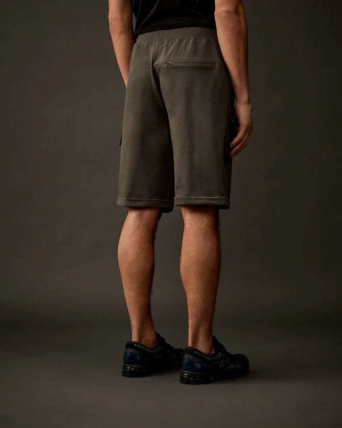 Pantaloncini cargo in pile elasticizzato della Metropolis Series