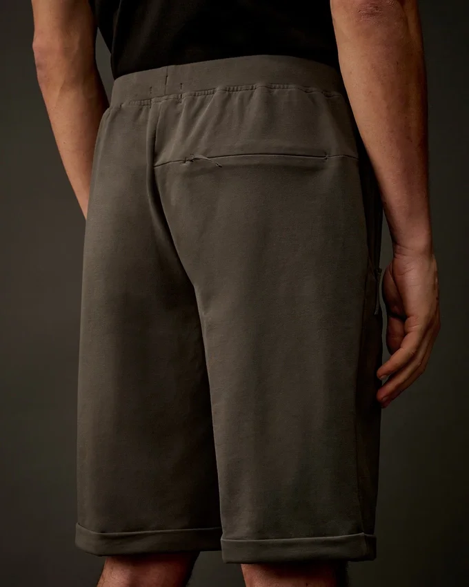 Pantaloncini cargo in pile elasticizzato della Metropolis Series