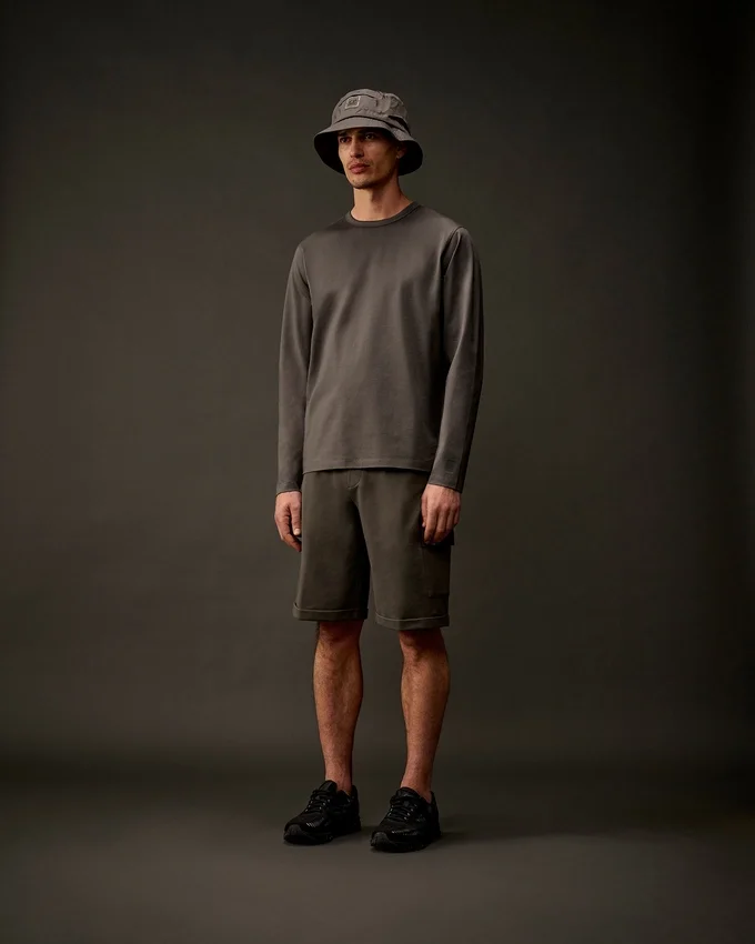 Pantaloncini cargo in pile elasticizzato della Metropolis Series
