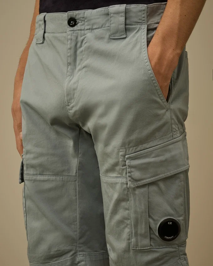 Pantaloncini cargo in raso elasticizzato con lenti