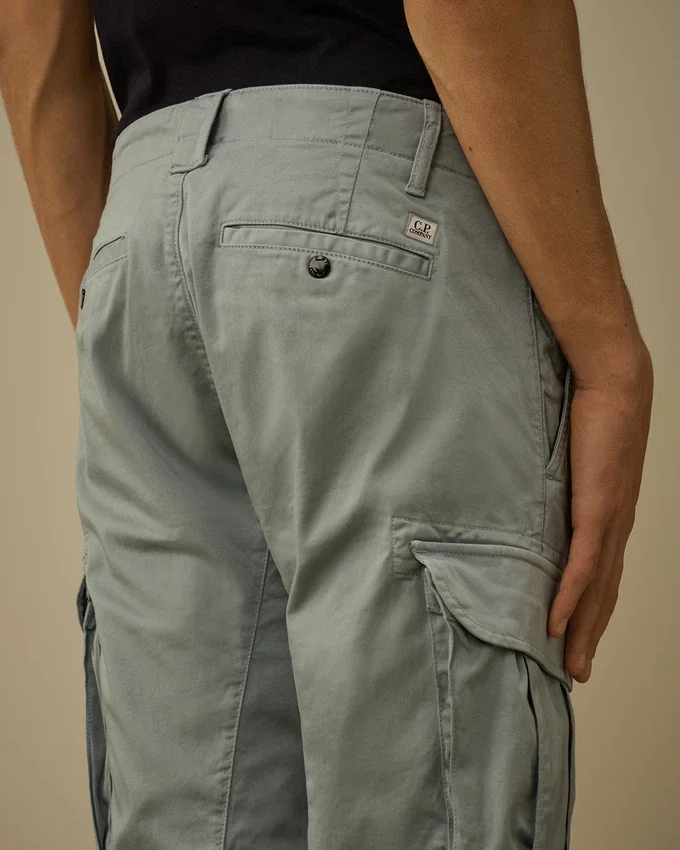 Pantaloncini cargo in raso elasticizzato con lenti