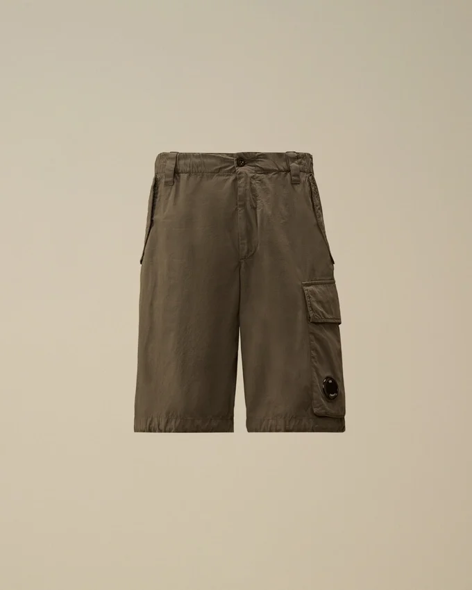 Pantaloncini cargo larghi in cotone rip-stop con tasche per lenti