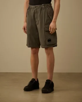 Pantaloncini cargo larghi in cotone rip-stop con tasche per lenti