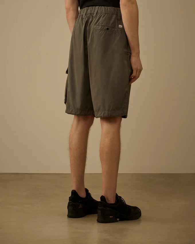 Pantaloncini cargo larghi in cotone rip-stop con tasche per lenti