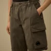 Pantaloncini cargo larghi in cotone rip-stop con tasche per lenti