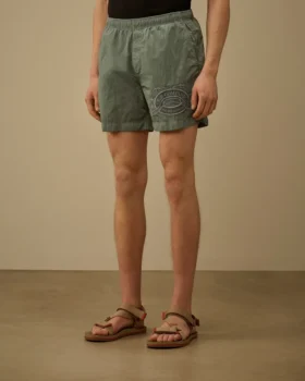 Pantaloncini da bagno con ricamo grafico Eco-Chrome-R
