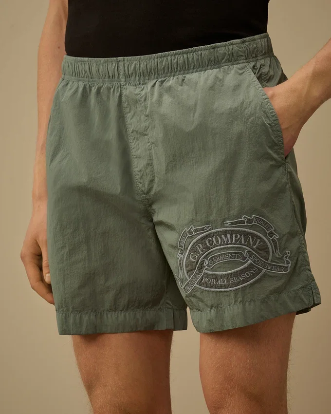 Pantaloncini da bagno con ricamo grafico Eco-Chrome-R