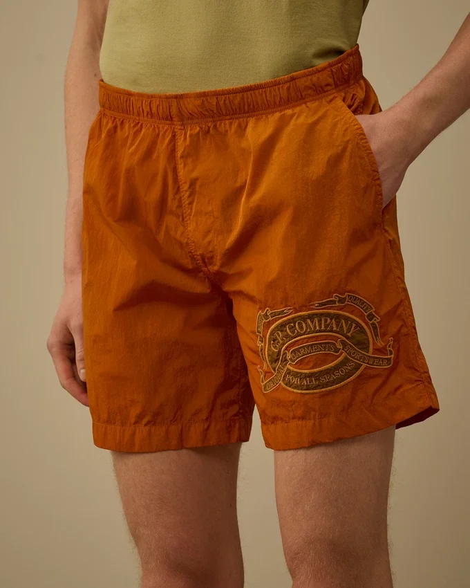Pantaloncini da bagno con ricamo grafico Eco-Chrome-R