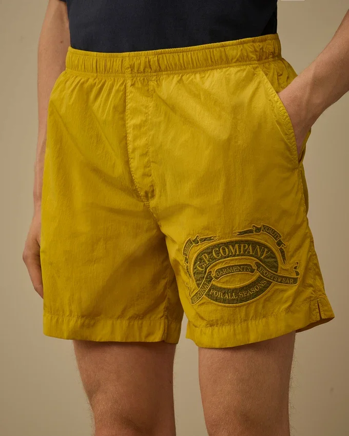 Pantaloncini da bagno con ricamo grafico Eco-Chrome-R