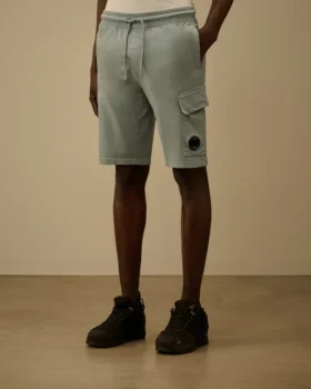 Pantaloncini in pile leggero con tasche cargo e logo Lens