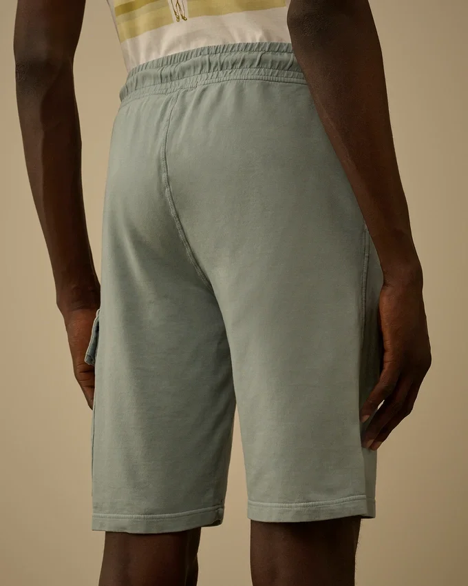 Pantaloncini in pile leggero con tasche cargo e logo Lens
