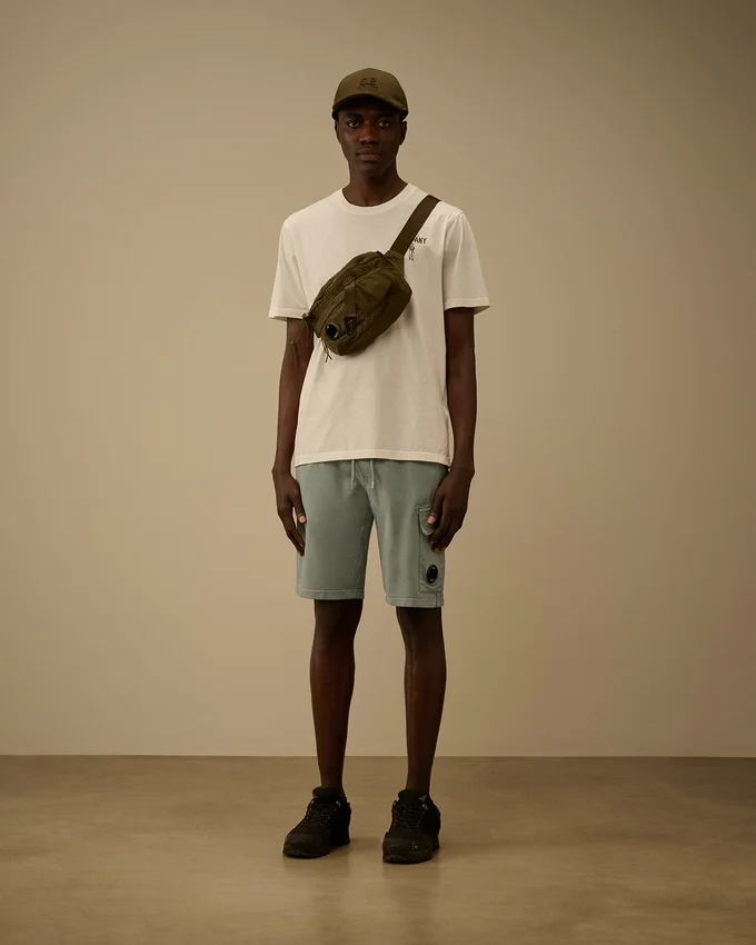 Pantaloncini in pile leggero con tasche cargo e logo Lens