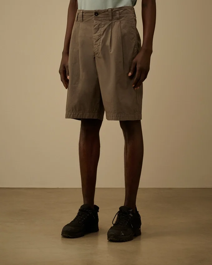 Pantaloncini larghi con pinces in gabardina di cotone