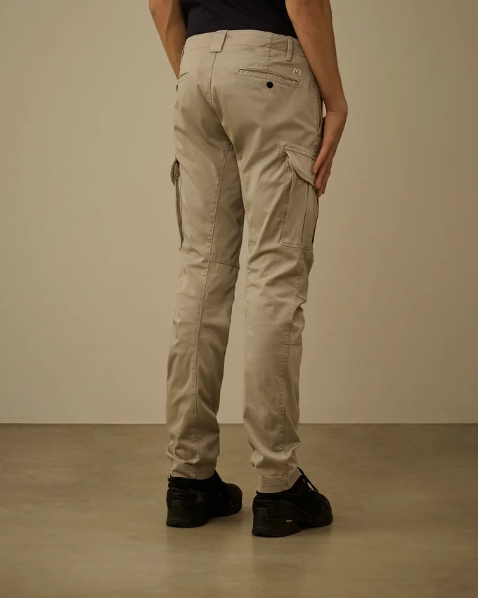Pantaloni cargo con lenti ergonomiche in raso elasticizzato