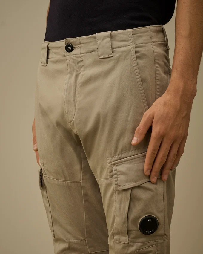 Pantaloni cargo con lenti ergonomiche in raso elasticizzato