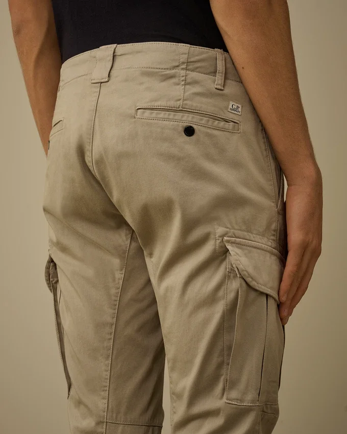 Pantaloni cargo con lenti ergonomiche in raso elasticizzato
