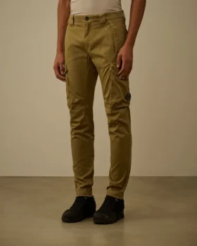 Pantaloni cargo con tasche arrotondate ergonomiche in raso elasticizzato