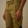 Pantaloni cargo con tasche arrotondate ergonomiche in raso elasticizzato