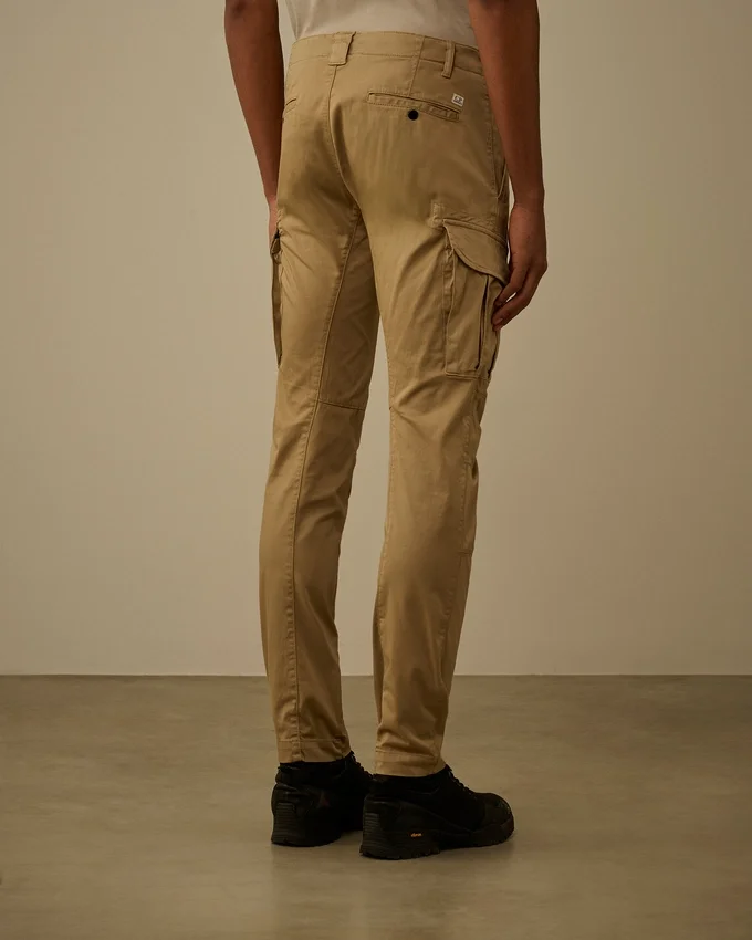 Pantaloni cargo ergonomici in raso elasticizzato con logo