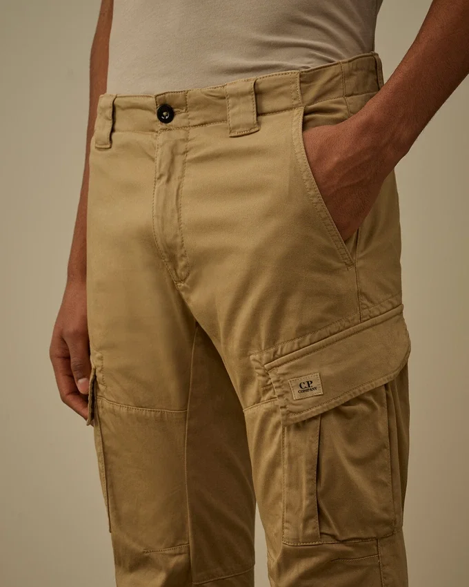 Pantaloni cargo ergonomici in raso elasticizzato con logo
