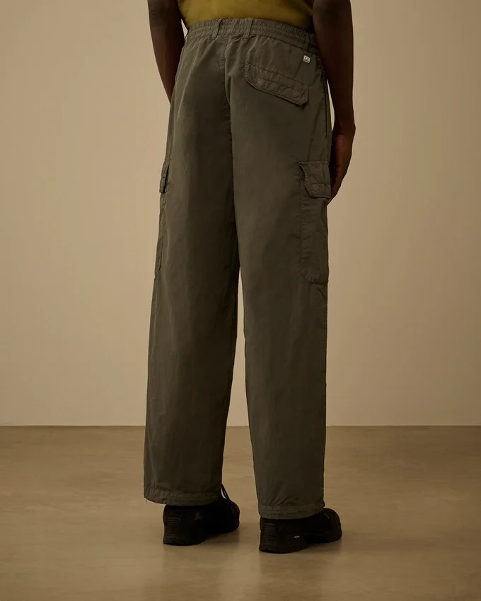 Pantaloni cargo larghi in Flatt Nylon con dettaglio a Lens