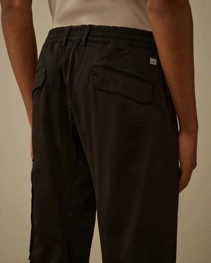 Pantaloni cargo regular in raso di cotone elasticizzato