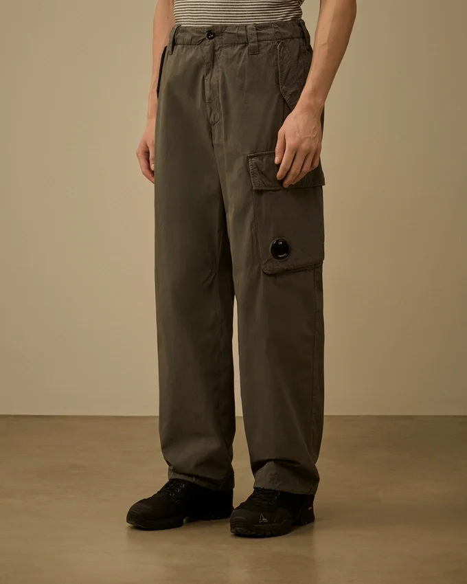 Pantaloni cargo squadrati in cotone rip-stop con dettaglio a lente