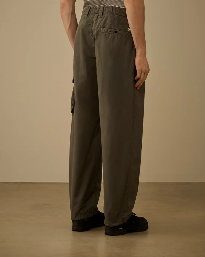 Pantaloni cargo squadrati in cotone rip-stop con dettaglio a lente