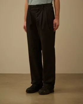 Pantaloni larghi con pinces in gabardina di cotone