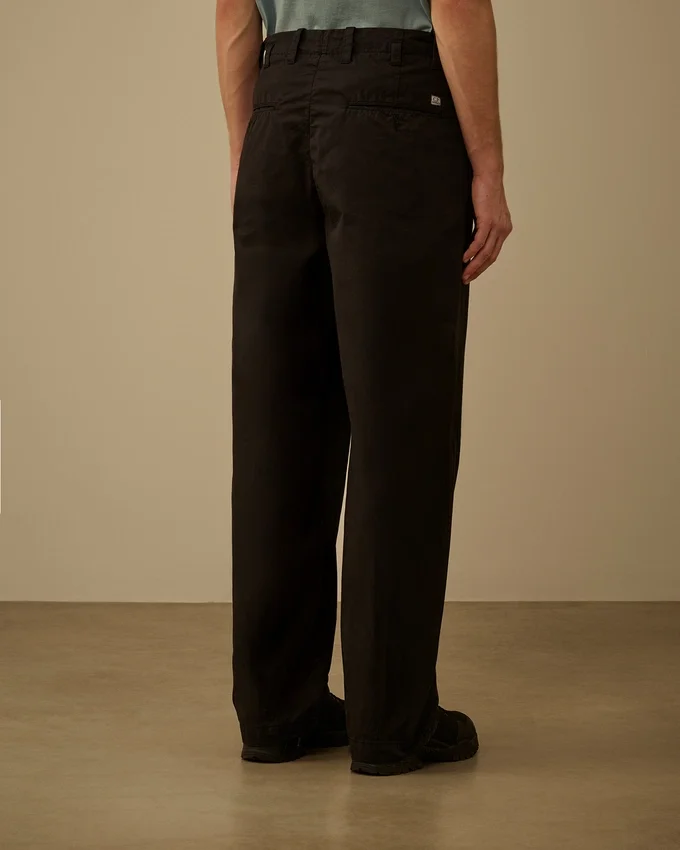 Pantaloni larghi con pinces in gabardina di cotone