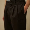 Pantaloni larghi con pinces in gabardina di cotone