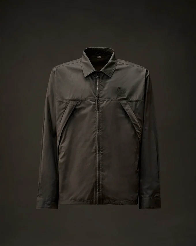 Sovracamicia con zip in gabardina della Metropolis Series