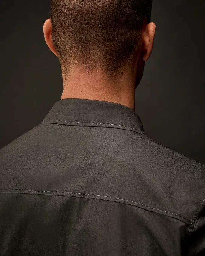 Sovracamicia con zip in gabardina della Metropolis Series