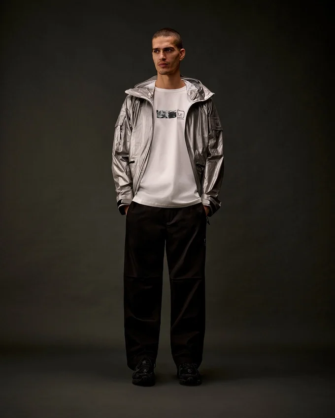 T-shirt a maniche corte in jersey mercerizzato della Metropolis Series con ricamo sul retro